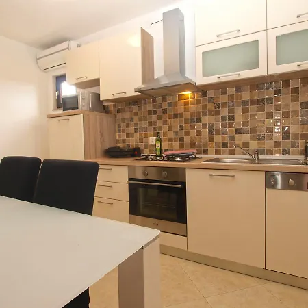 Holiday home House Munevera 1698